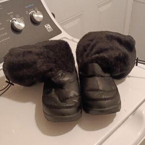 Cozy Black Womens Winter Booties